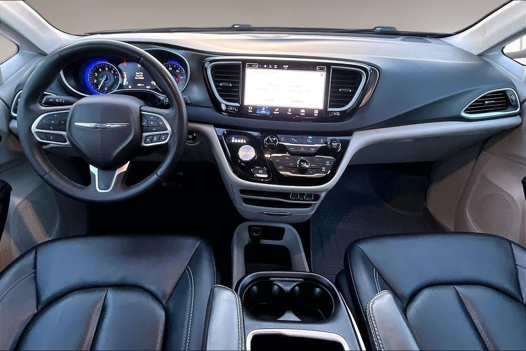 Used 2024 Chrysler Pacifica Touring-L image 14