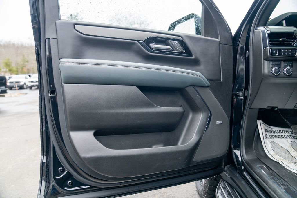 Used 2025 GMC Yukon XL AT4 image 19