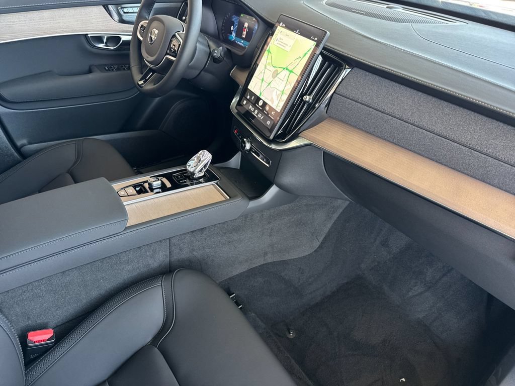 New 2026 Volvo XC90 T8 Plus AWD/4WD image 16
