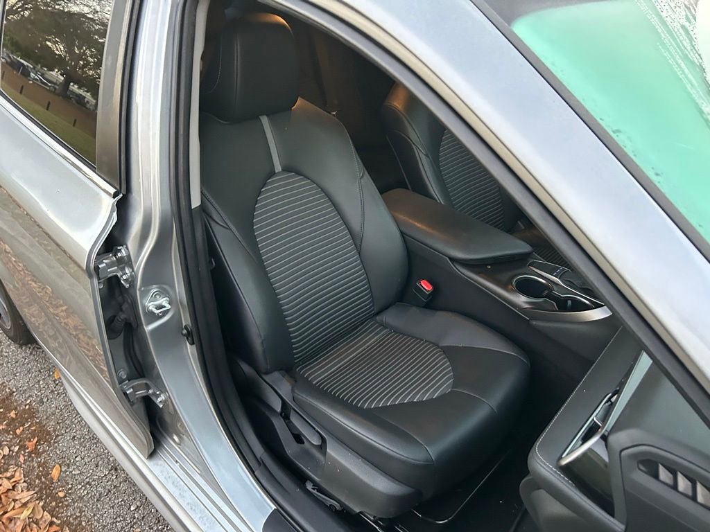 Certified 2022 Toyota Camry SE w/ Carpet Mat Package (TMS) image 15