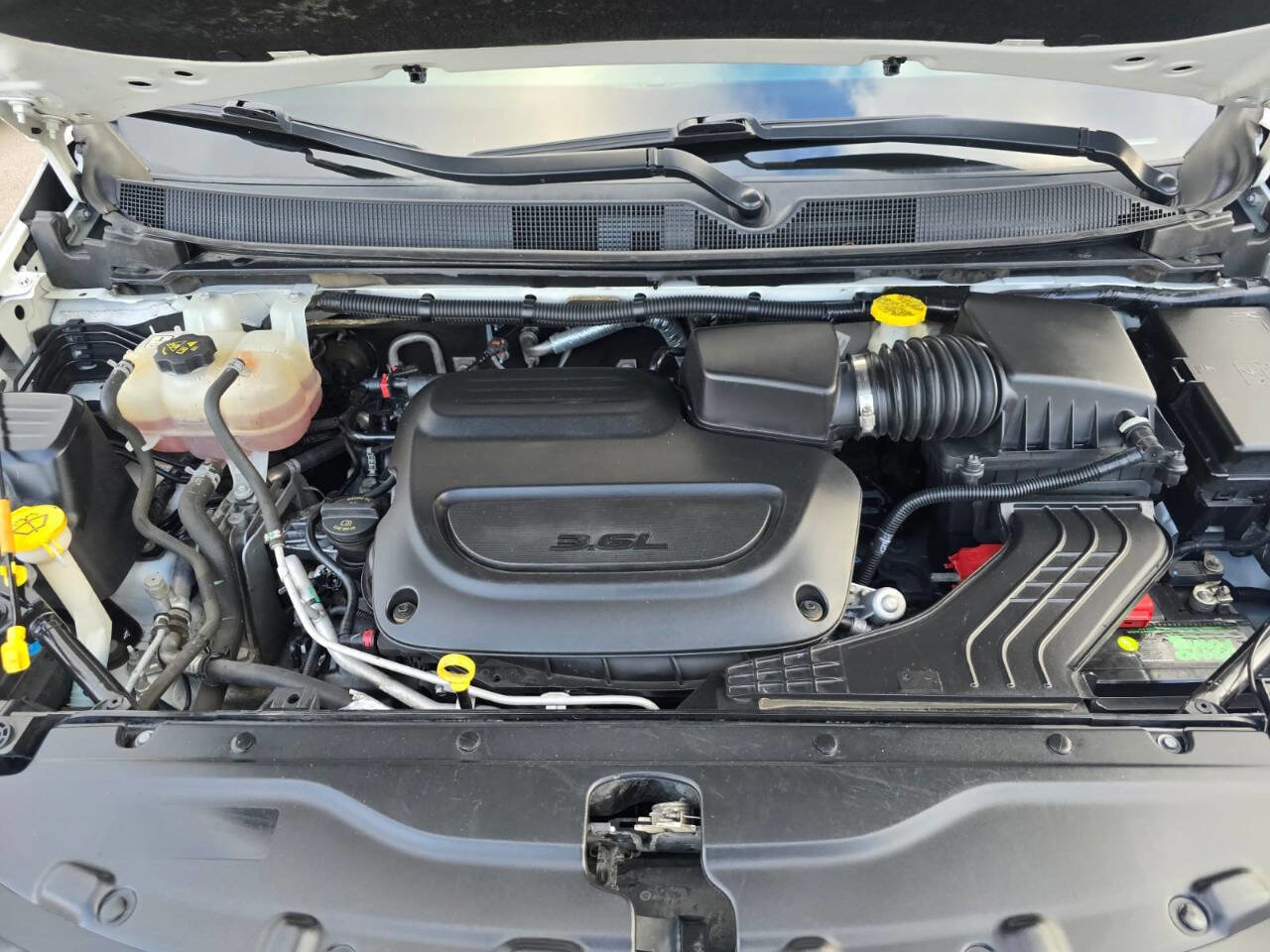 Used 2020 Chrysler Pacifica Touring w/ Advanced Safetytec Group FWD image 65