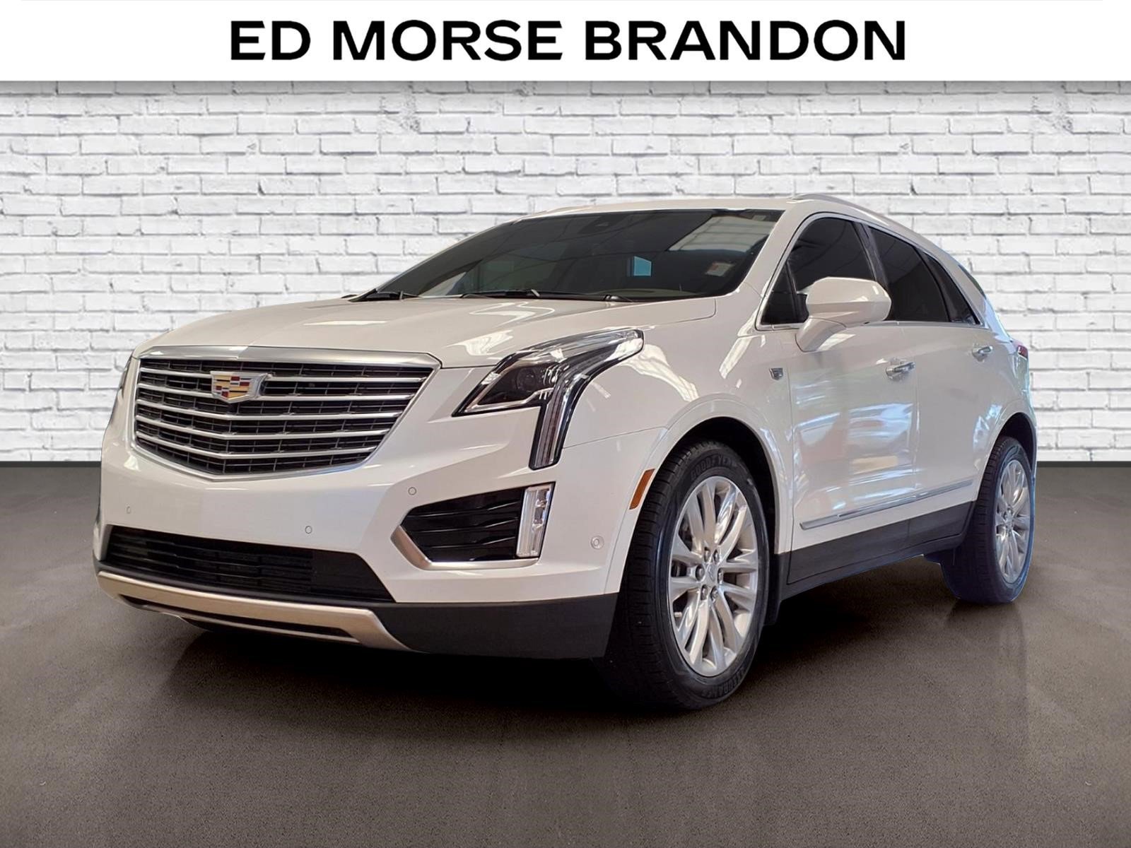 Used 2018 Cadillac XT5 Platinum w/ Driver Assist Package AWD/4WD image 1