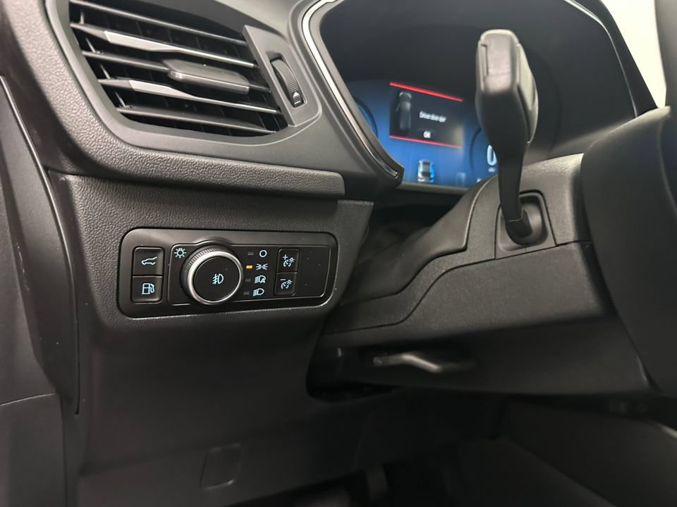 New 2025 Ford Escape SE w/ PHEV Premium Package FWD image 32