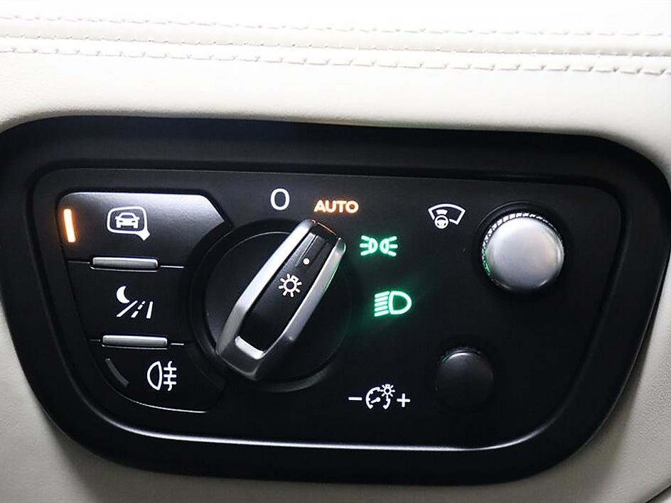 Used 2019 Bentley Bentayga AWD/4WD image 49
