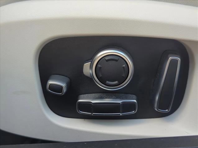 Used 2021 Jaguar XF R-Dynamic SE image 13