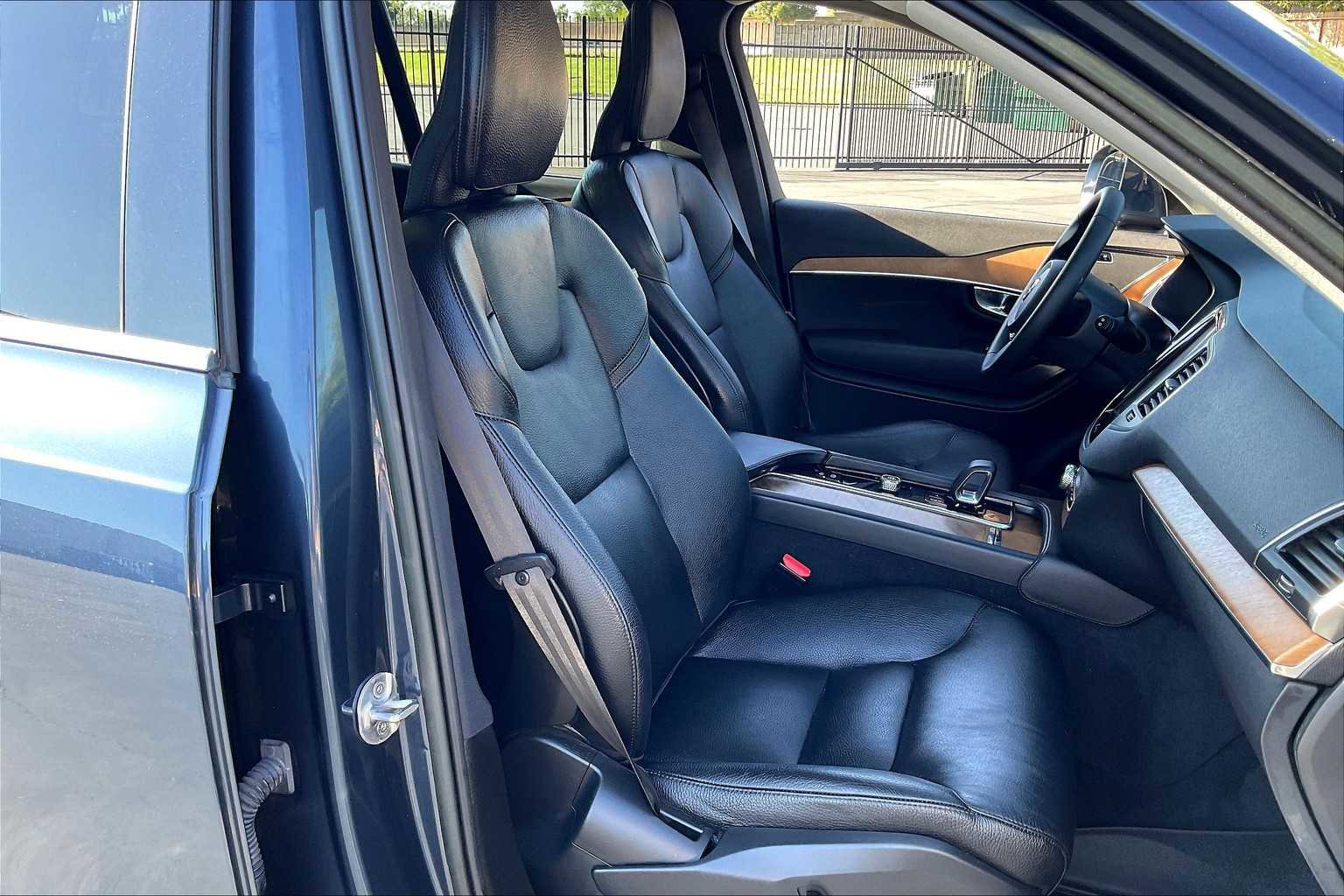 Used 2023 Volvo XC90 T8 Core image 10