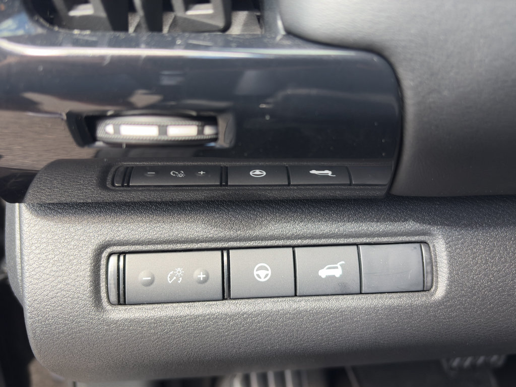 Used 2025 Nissan Pathfinder SV AWD/4WD image 17