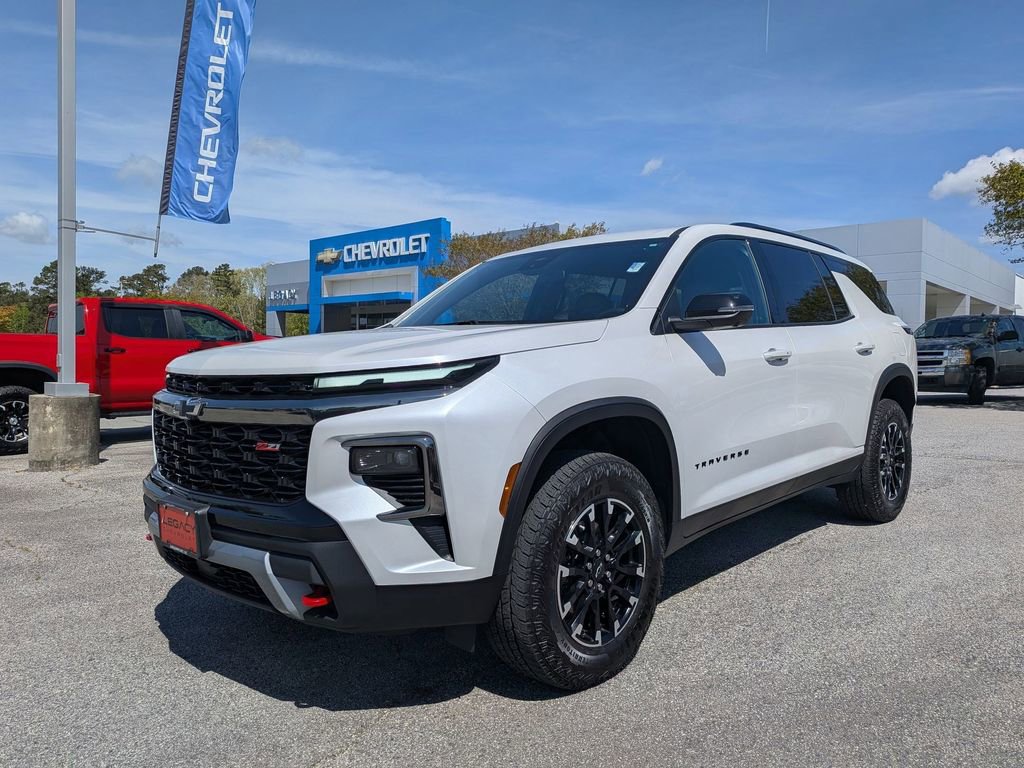 Used 2025 Chevrolet Traverse Z71 w/ Driver Confidence Package image 4