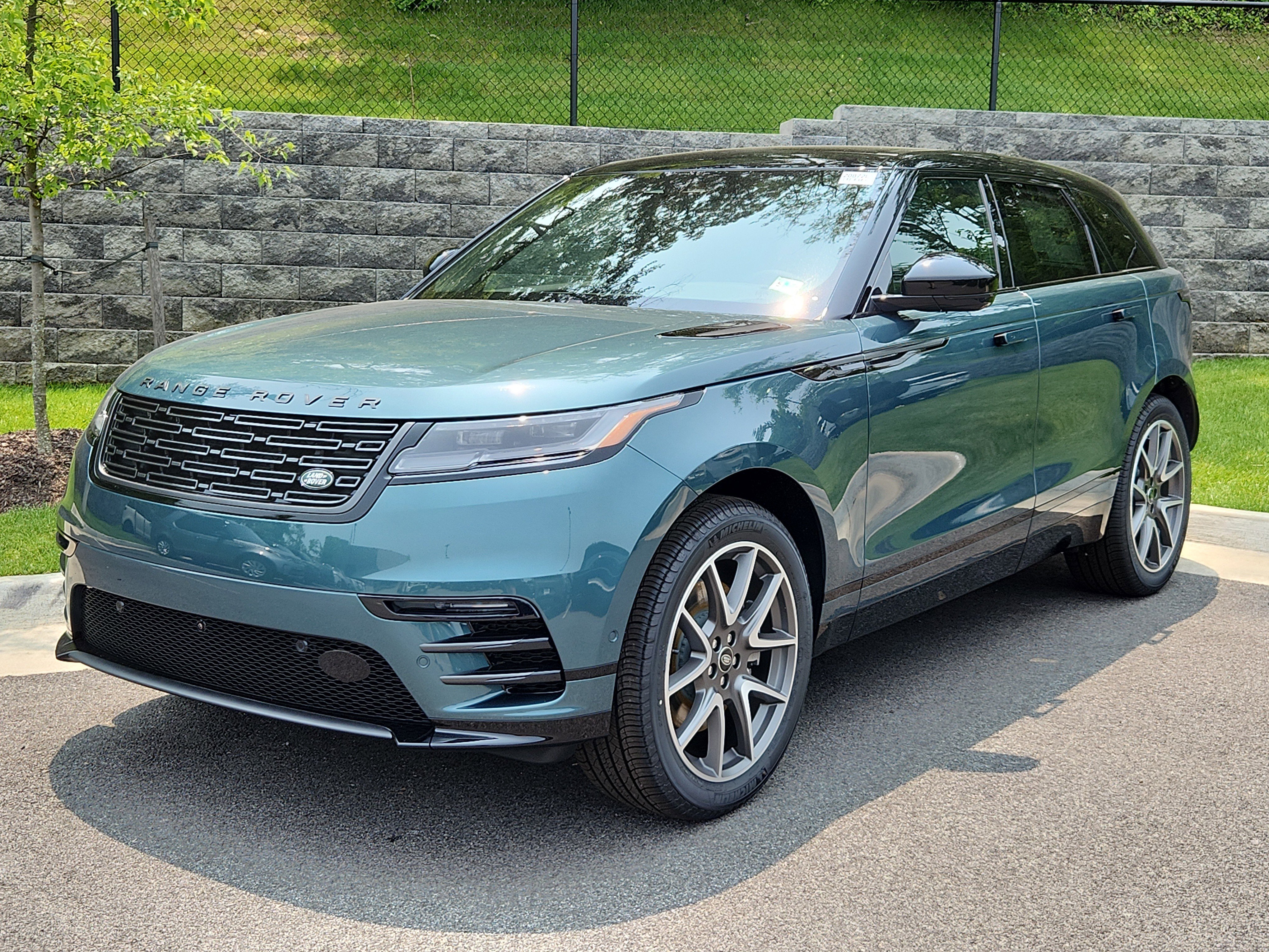 New 2026 Land Rover Range Rover Velar Dynamic SE