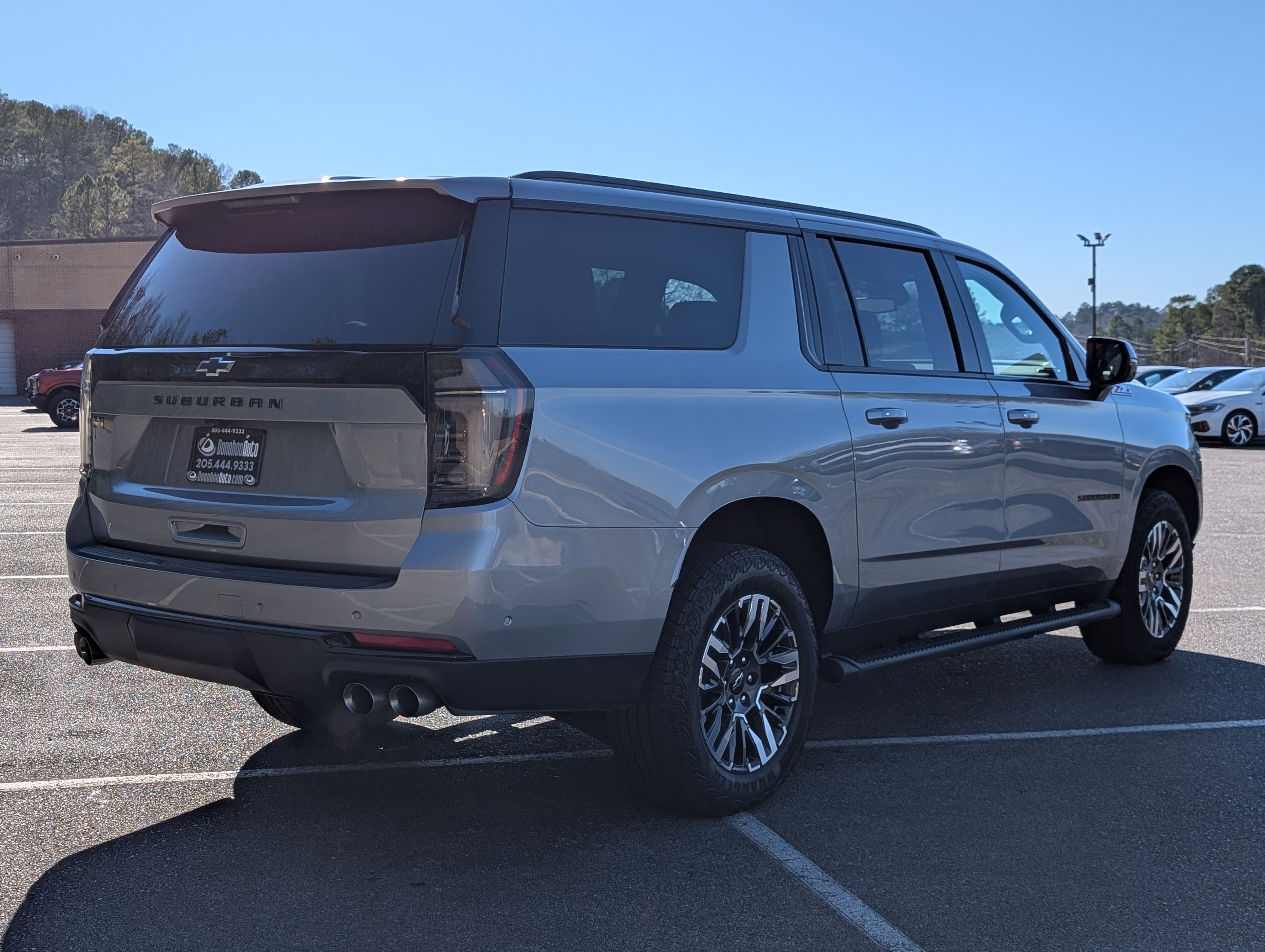 Used 2025 Chevrolet Suburban Z71 w/ Comfort Package image 9