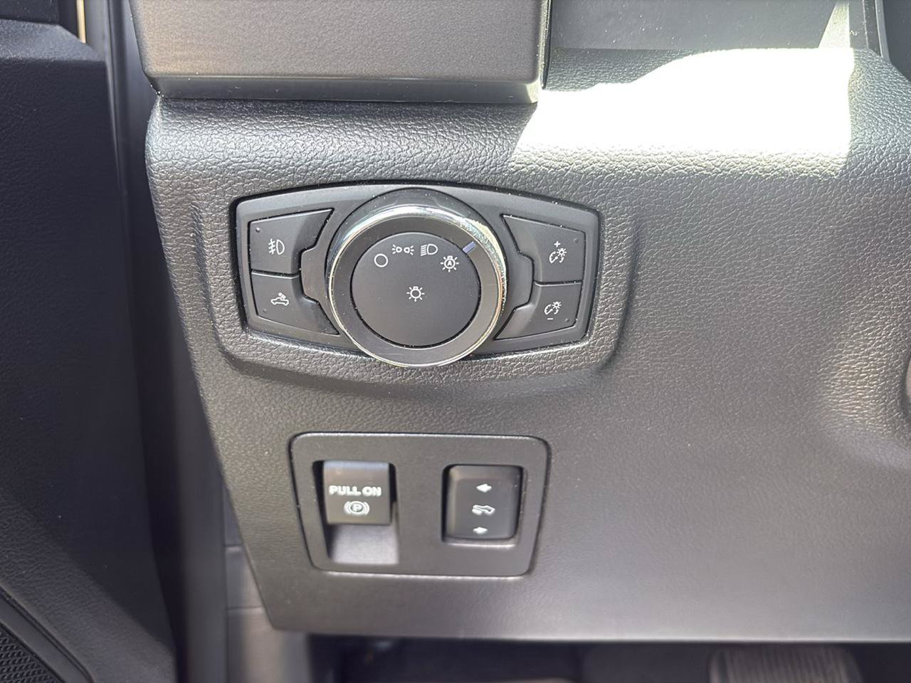 Used 2018 Ford F150 XLT w/ Equipment Group 302A Luxury AWD/4WD image 16