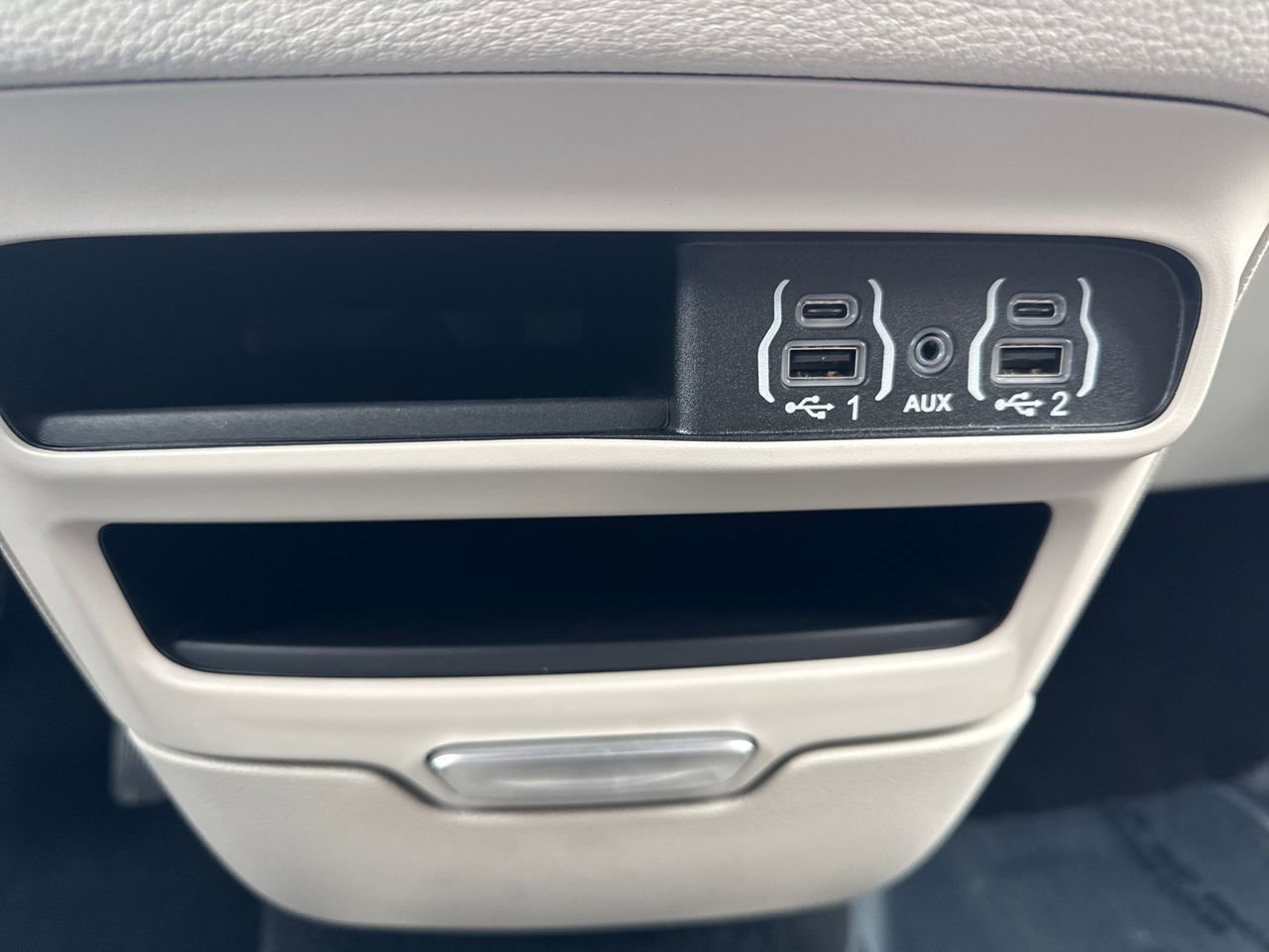 Used 2024 Chrysler Pacifica Touring-L image 24