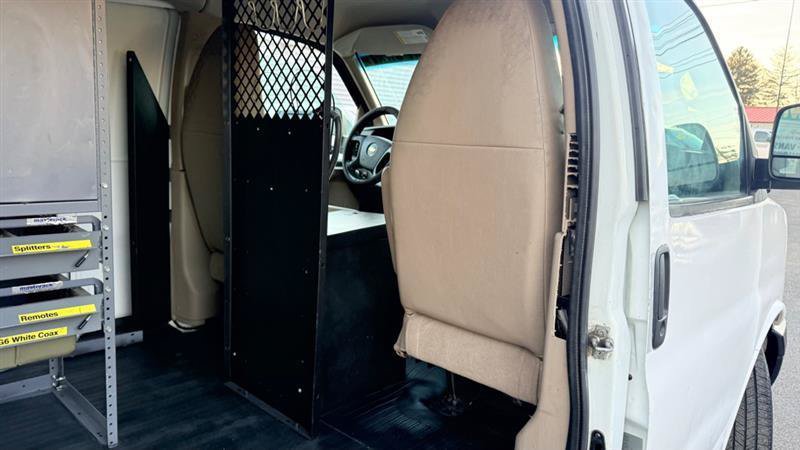 Used 2011 Chevrolet Express 2500 RWD image 31