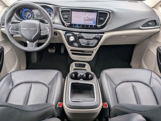 Used 2024 Chrysler Pacifica Touring-L image 27