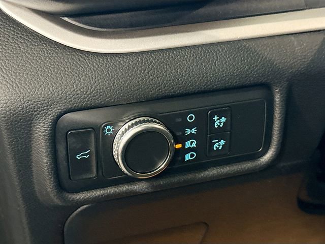 Used 2021 Ford Explorer XLT image 11