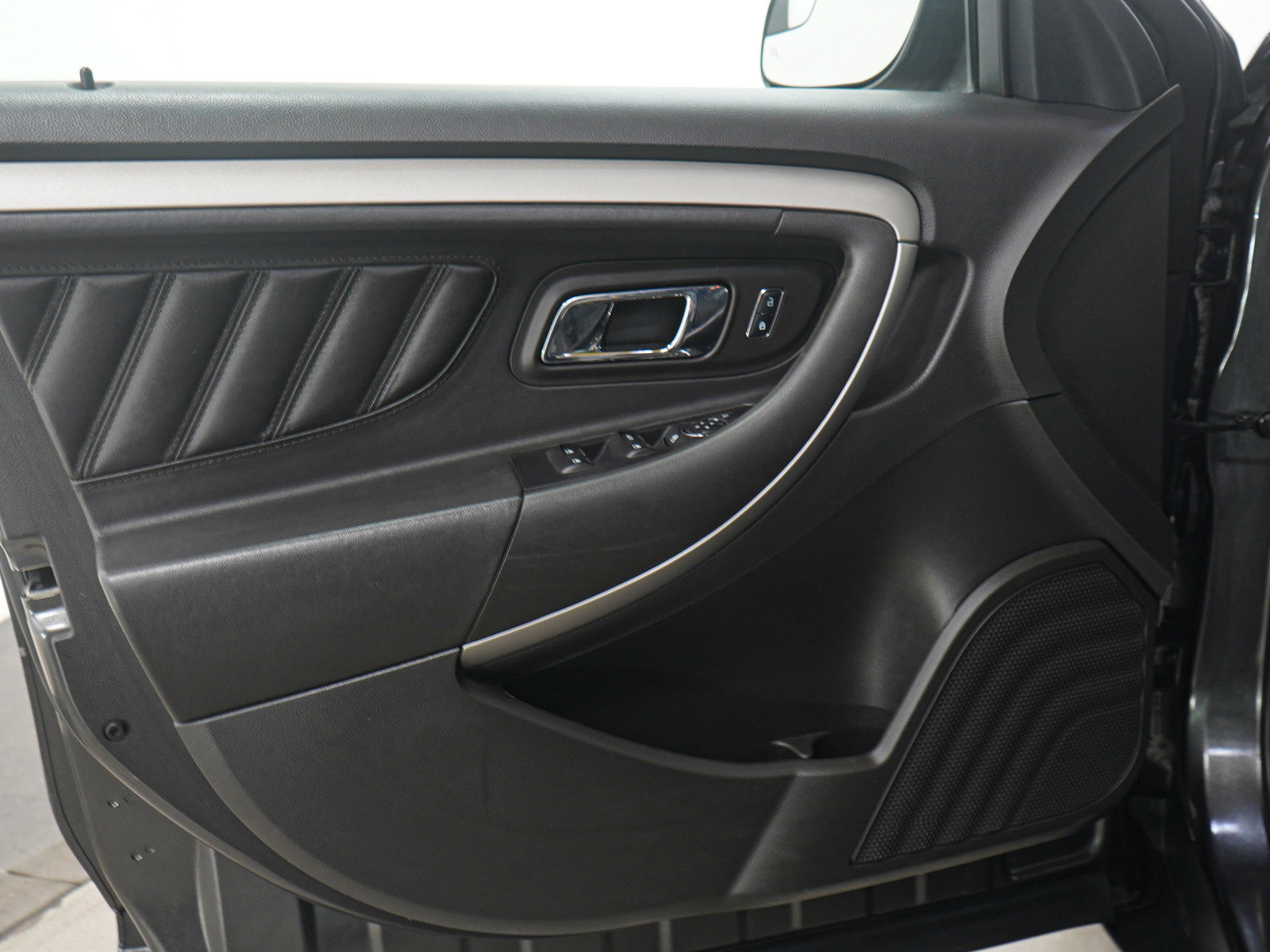 Used 2018 Ford Taurus SEL w/ Equipment Group 201A image 20