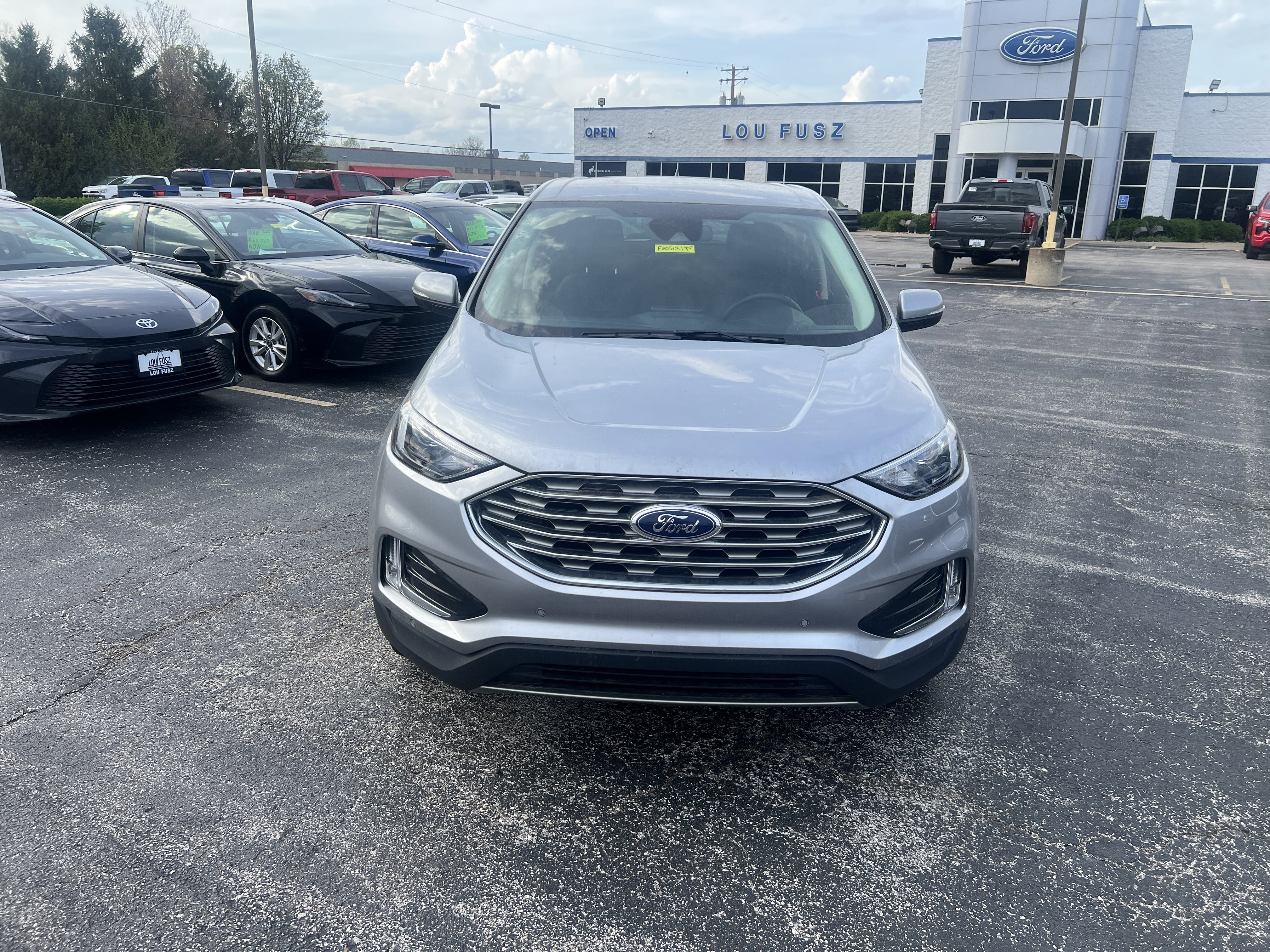 Used 2024 Ford Edge Titanium image 3