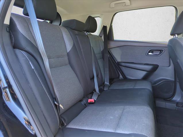 Used 2023 Nissan Rogue SV image 27