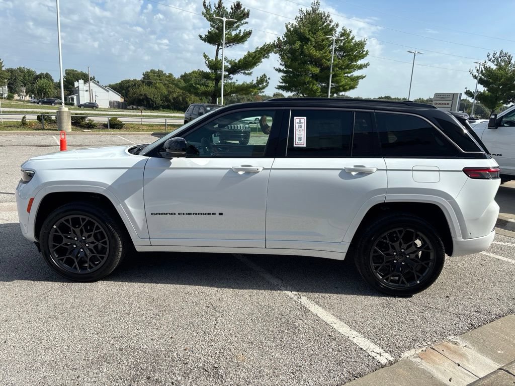 New 2027 Jeep Grand Cherokee Summit w/ Obsidian Package AWD/4WD image 9
