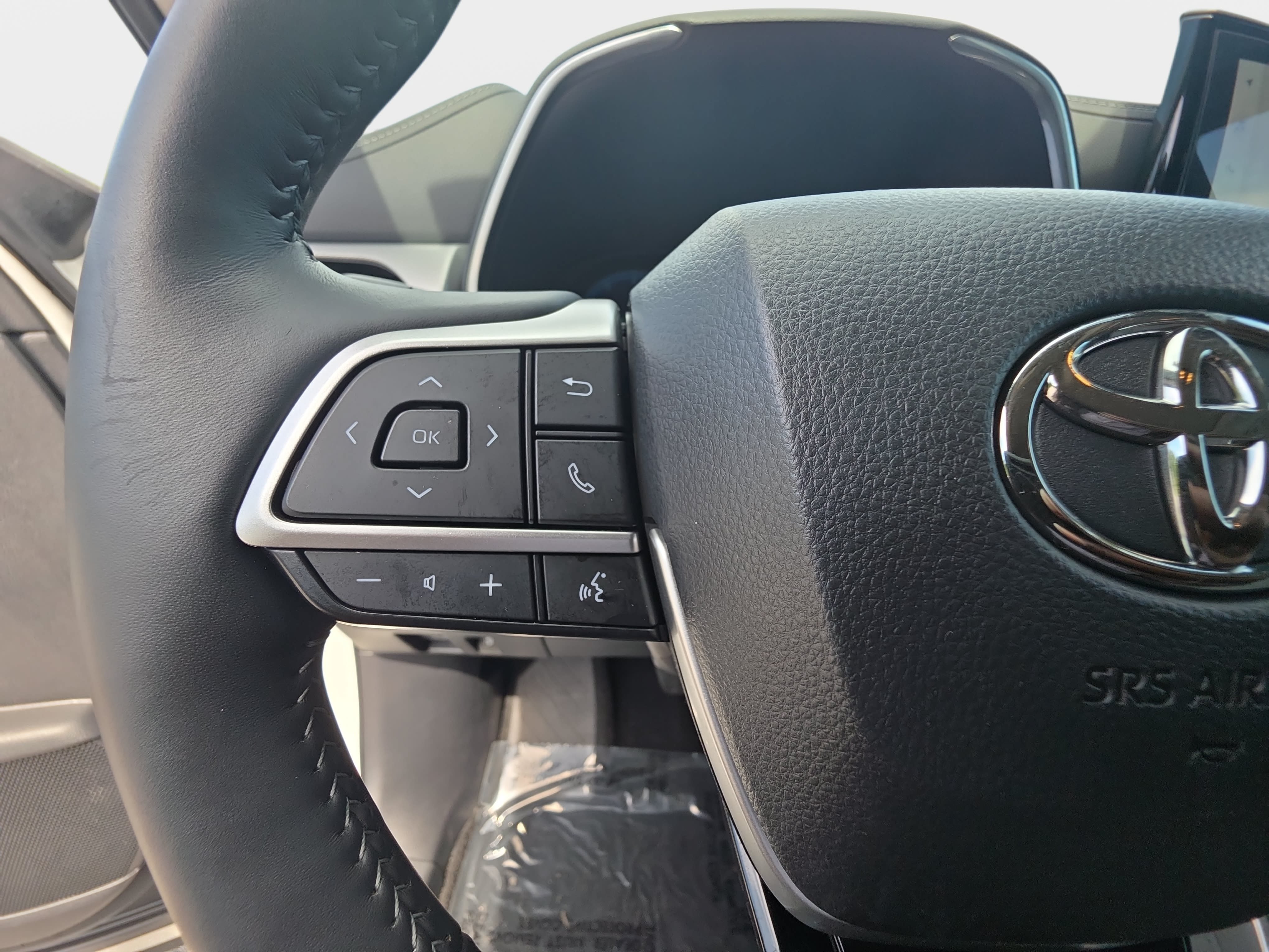 Used 2025 Toyota Highlander Platinum AWD/4WD image 19