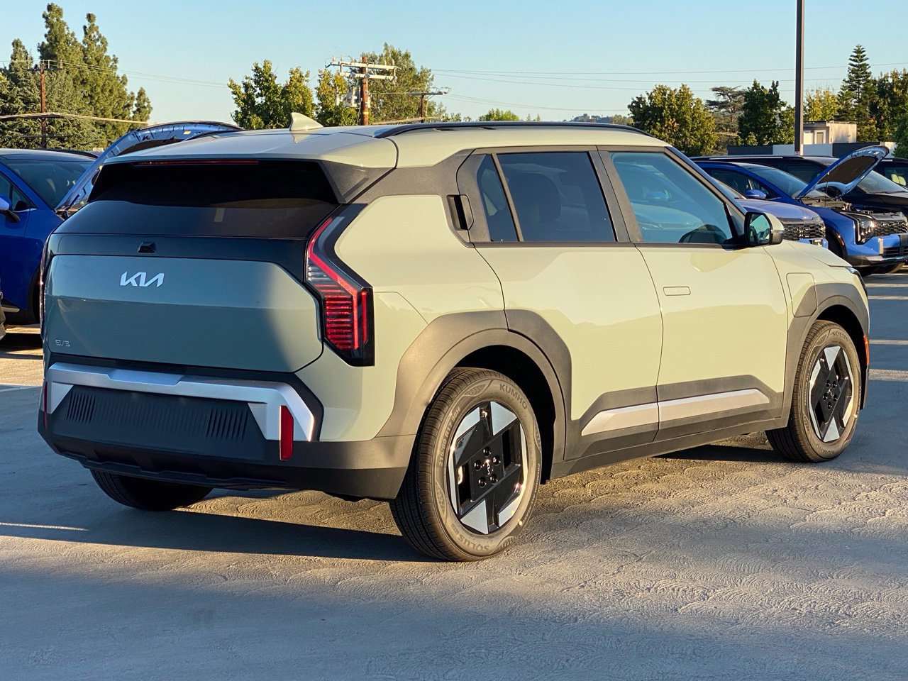 New 2027 Kia EV3 Wind FWD image 3