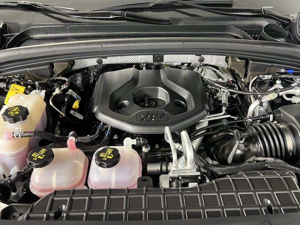 Used 2022 Jeep Grand Cherokee Overland w/ Advanced Protech Group III image 37