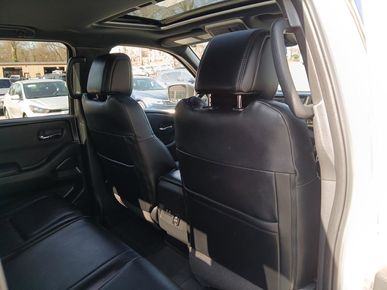 Used 2022 Nissan Frontier PRO-4X w/ Pro-4X Premium Package image 14