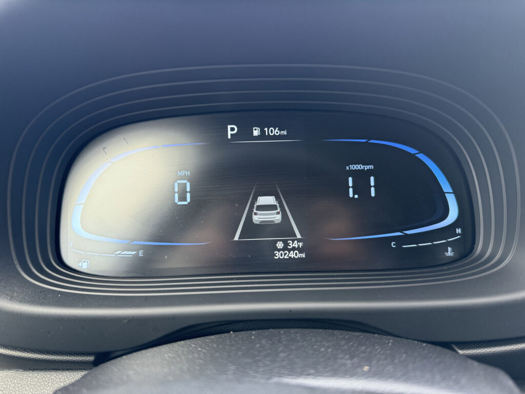 Used 2023 Hyundai Venue Limited w/ Cargo Package image 31