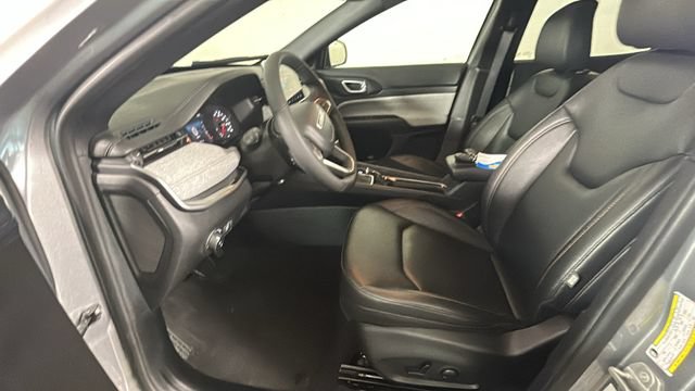 Used 2024 Jeep Compass Latitude AWD/4WD image 11