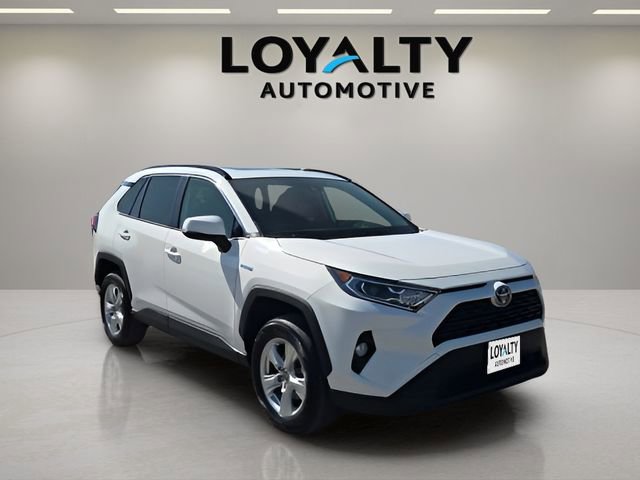 Used 2021 Toyota RAV4 XLE w/ Convenience Package image 7
