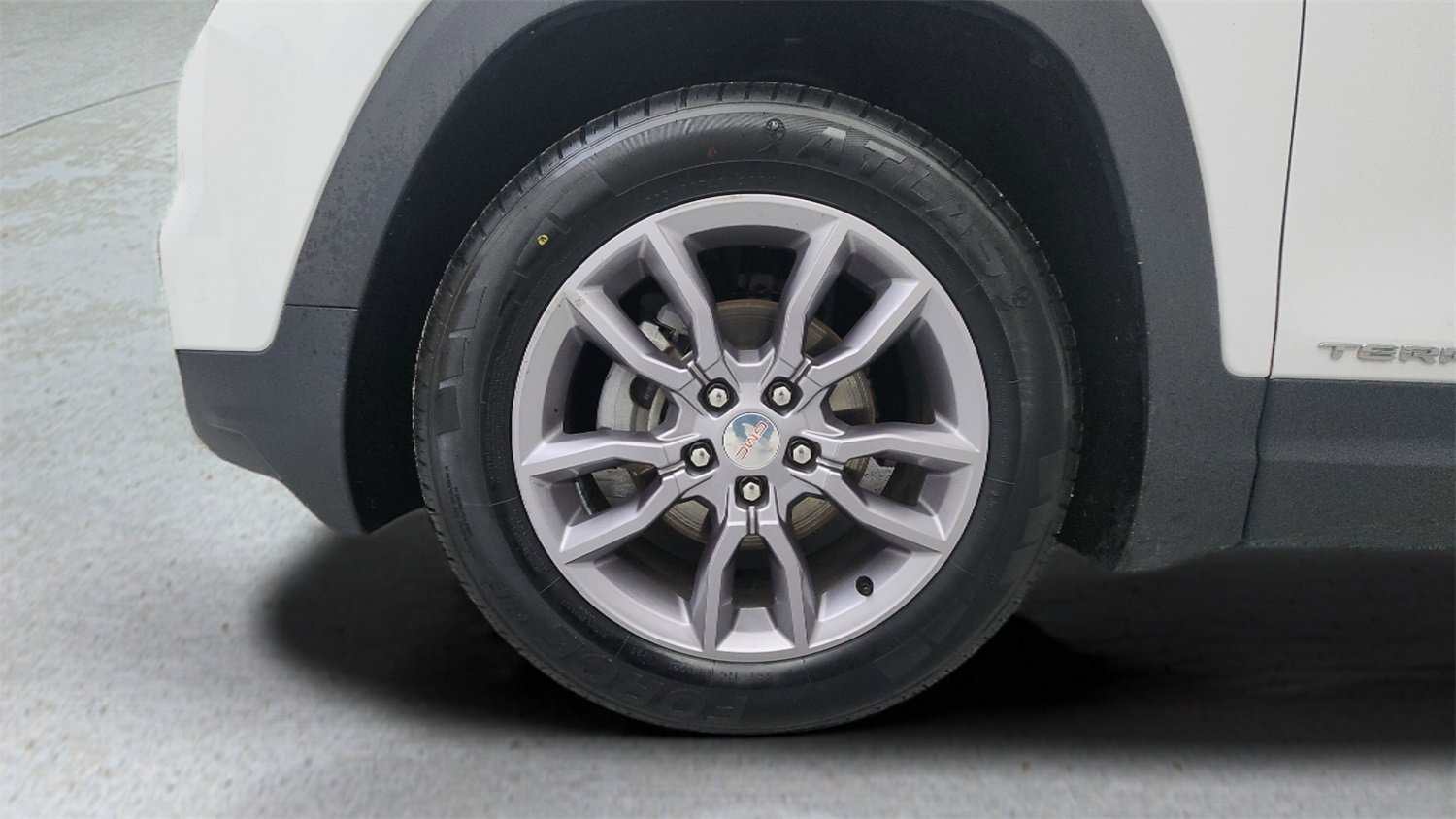 Used 2023 GMC Terrain SLT image 33