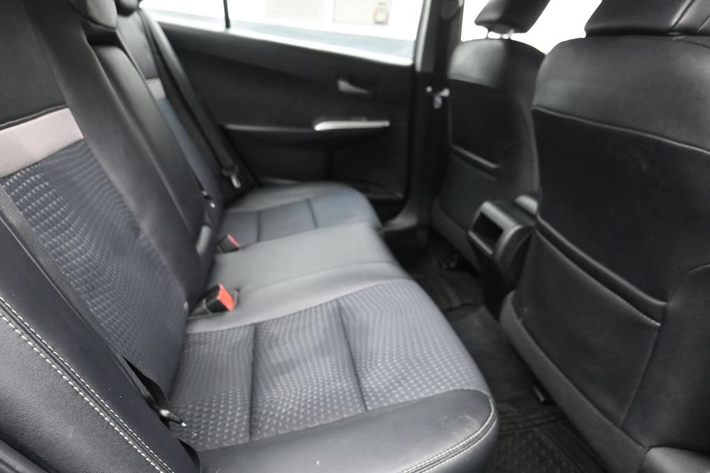 Used 2013 Toyota Camry SE FWD image 10