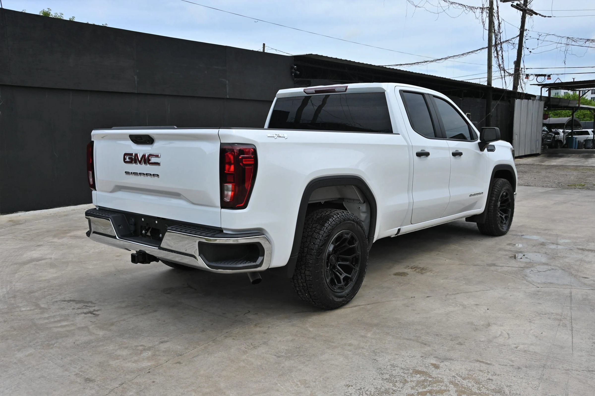 Used 2024 GMC Sierra 1500 Pro w/ Pro Value Package AWD/4WD image 5