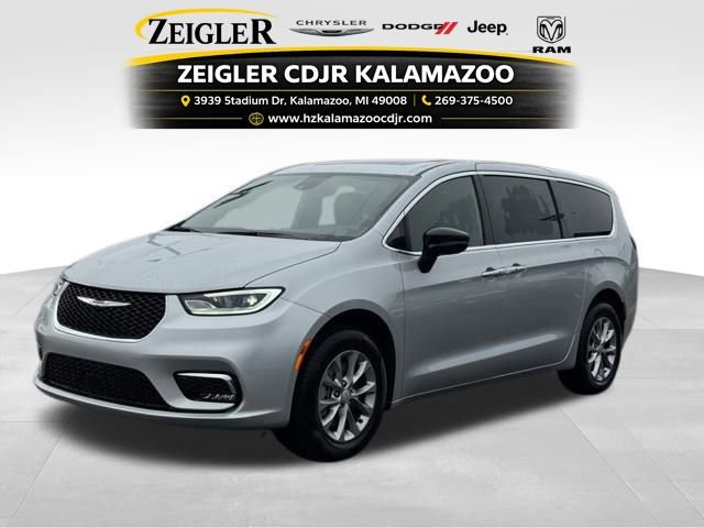 New 2026 Chrysler Pacifica Limited w/ Uconnect Theater Family Group image 1