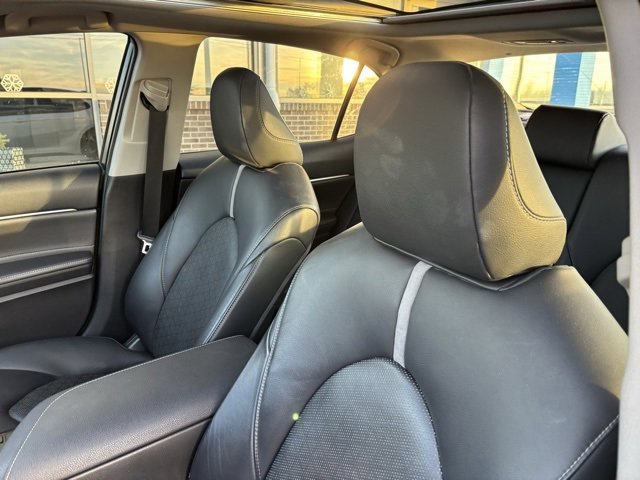 Used 2018 Toyota Camry XSE image 11