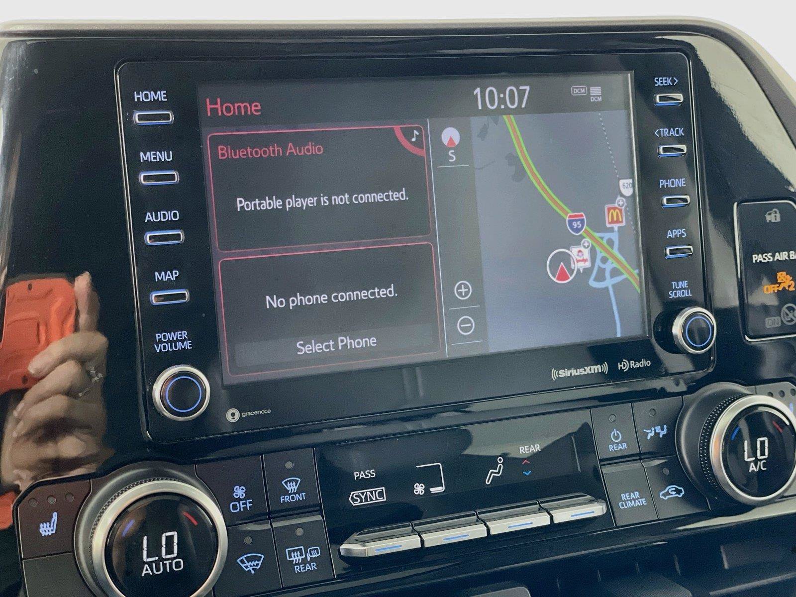 Used 2022 Toyota Highlander XLE AWD/4WD image 19