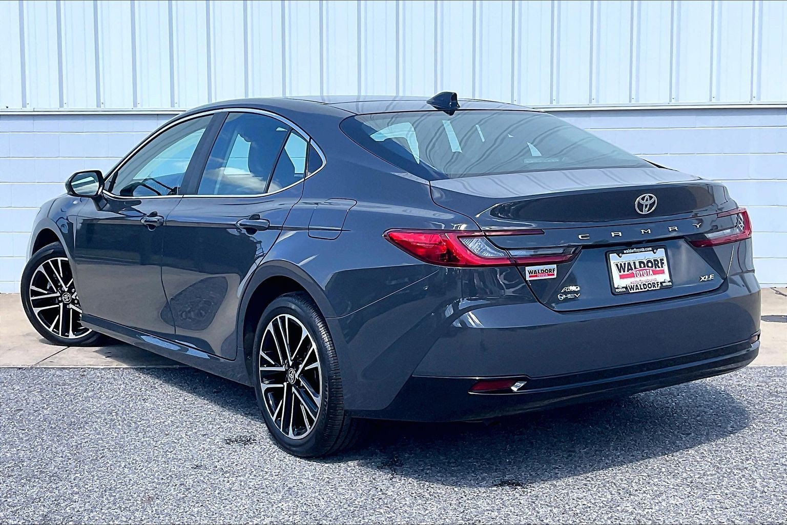 Used 2025 Toyota Camry XLE AWD/4WD image 15