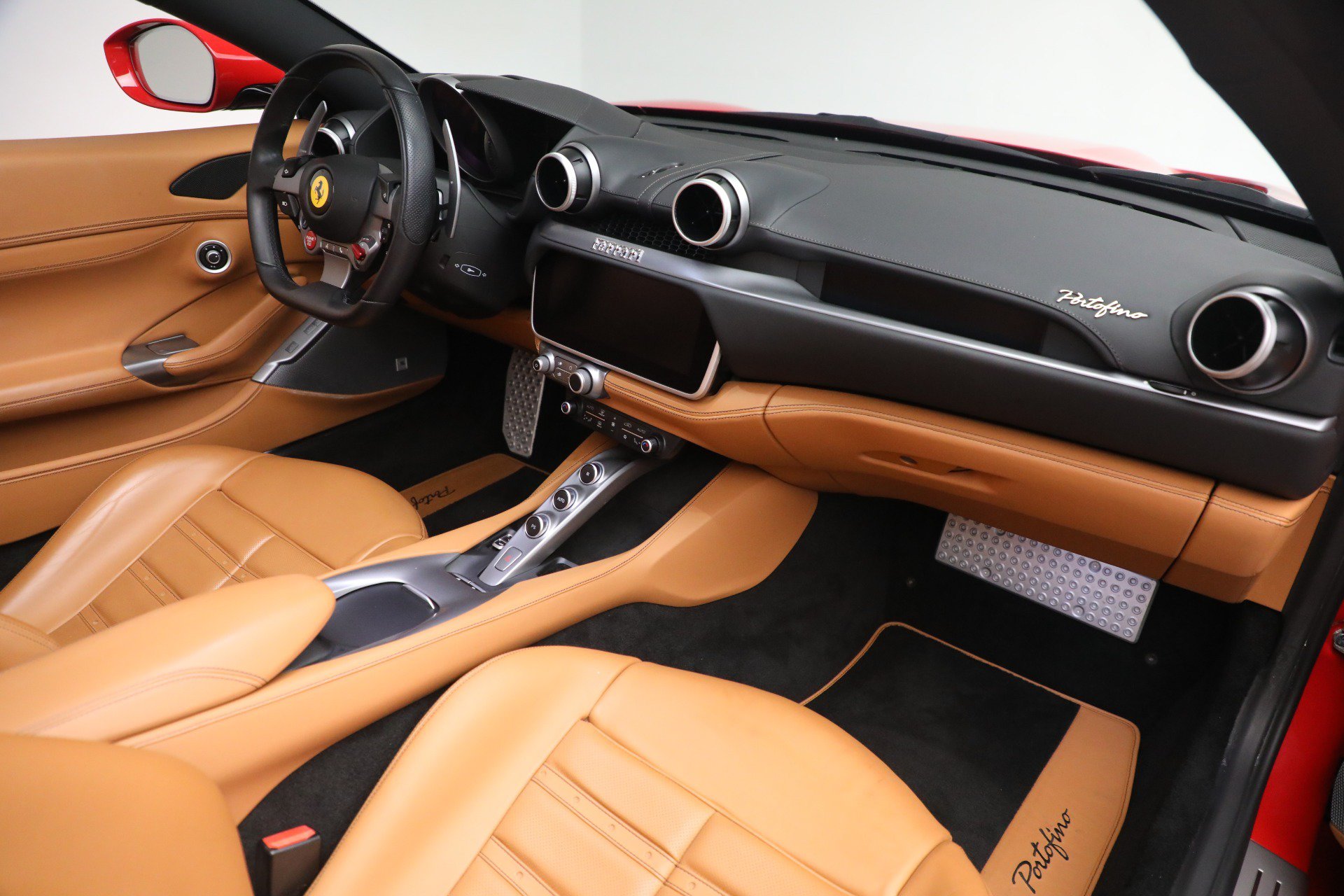 Used 2019 Ferrari Portofino RWD image 13