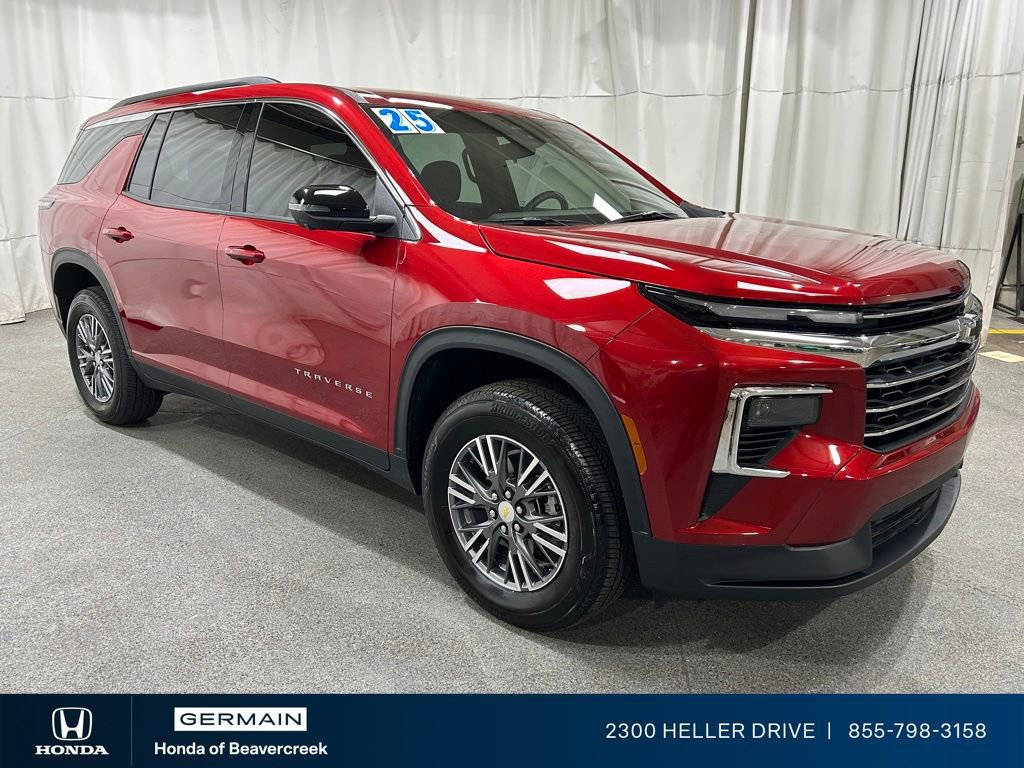 Used 2025 Chevrolet Traverse LT w/ Driver Confidence Package AWD/4WD image 2