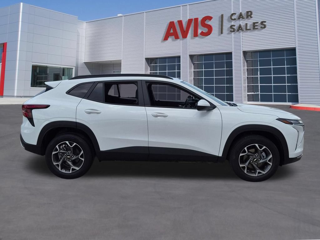 Used 2025 Chevrolet Trax LT w/ LT Convenience Package FWD image 5
