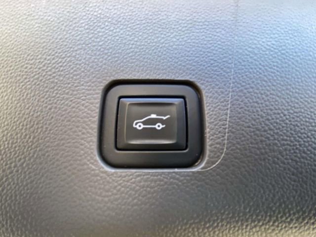 Used 2021 Chevrolet Traverse LT image 12