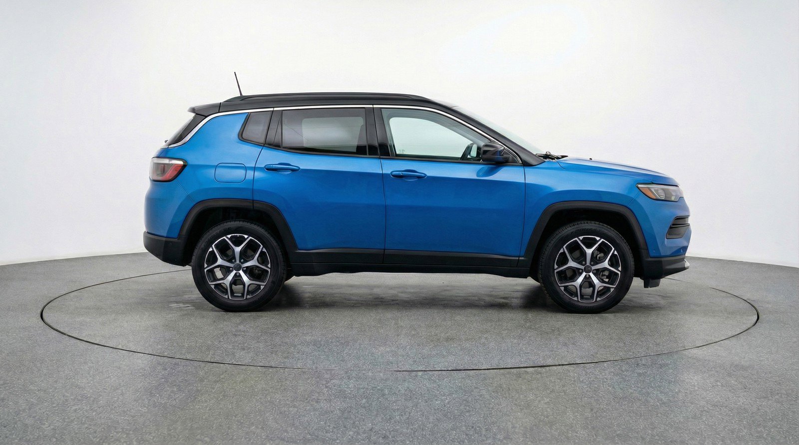 Used 2025 Jeep Compass Limited AWD/4WD image 11