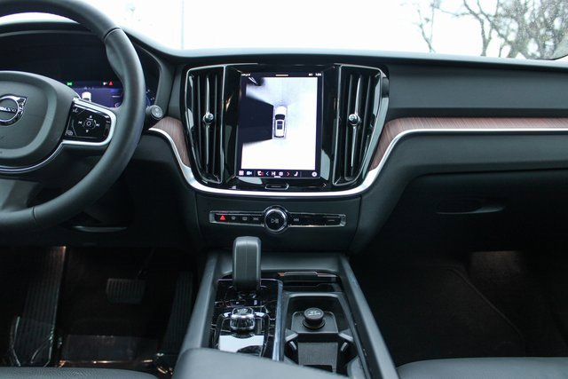 Used 2025 Volvo V60 B5 Cross Country Plus image 18
