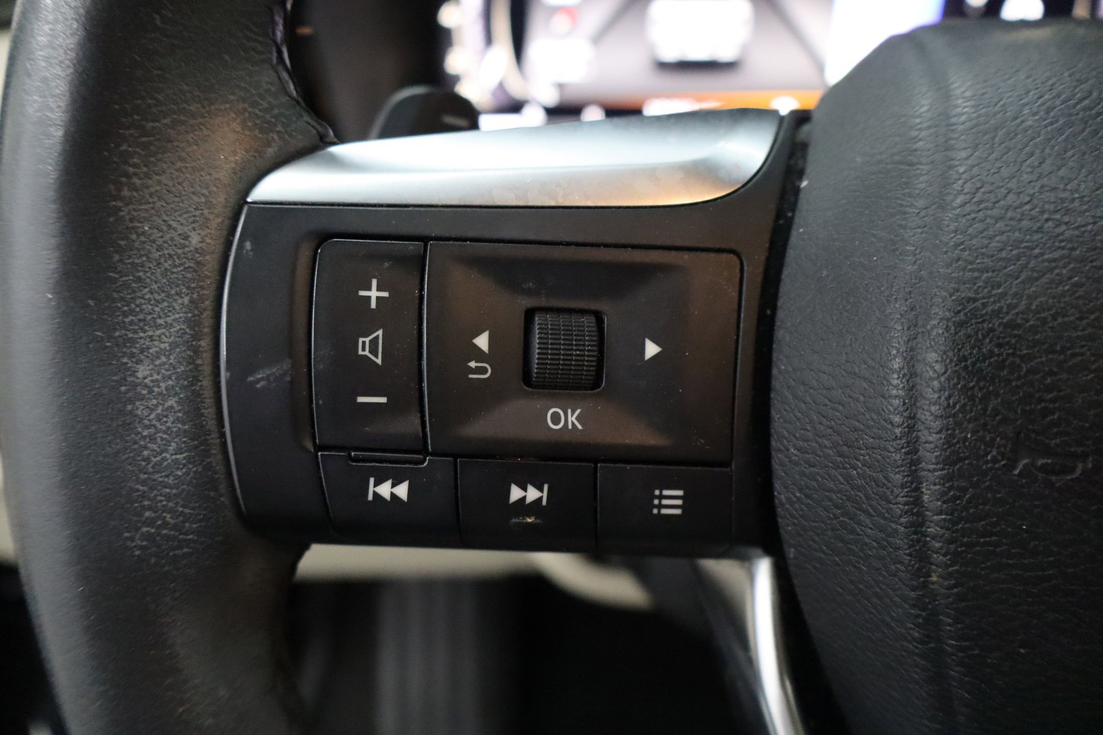 Used 2023 INFINITI QX60 Luxe w/ Performance Audio Package image 16