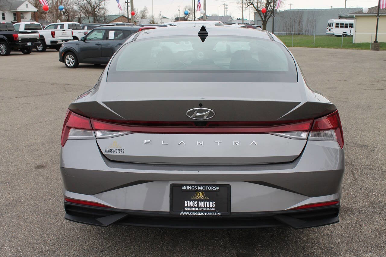 Used 2023 Hyundai Elantra SEL w/ Convenience Package image 4