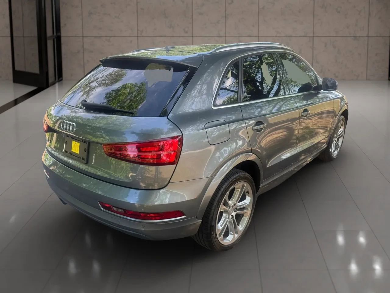 Used 2017 Audi Q3 2.0T Premium Plus w/ Premium Plus Package FWD image 6