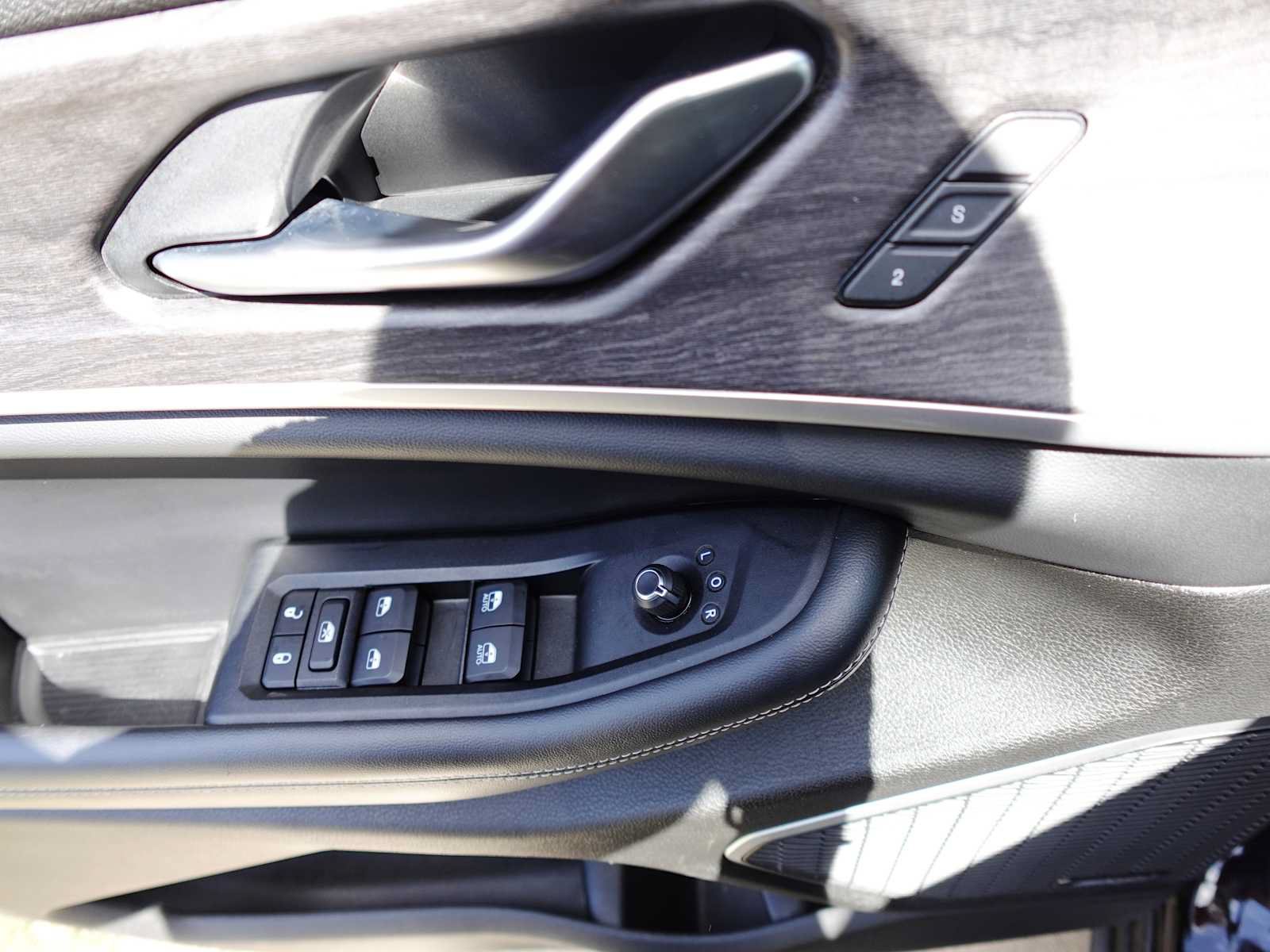 Used 2022 Jeep Grand Cherokee L Limited AWD/4WD image 11