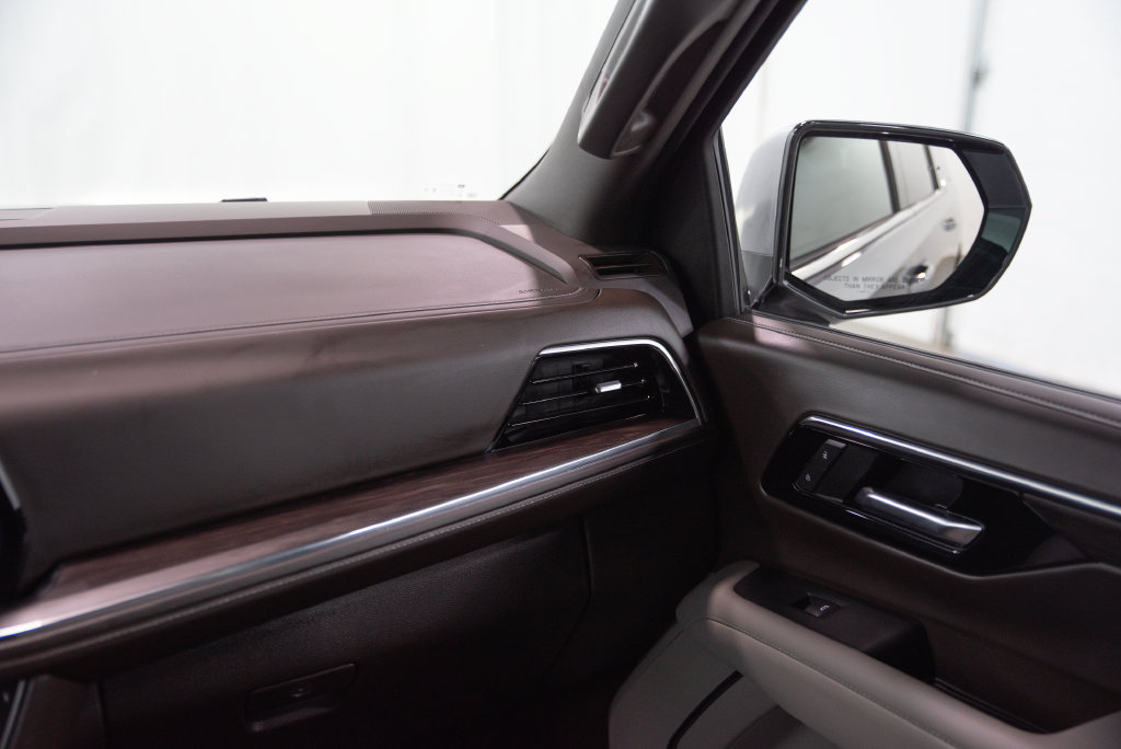 Used 2026 Chevrolet Suburban LT AWD/4WD image 24