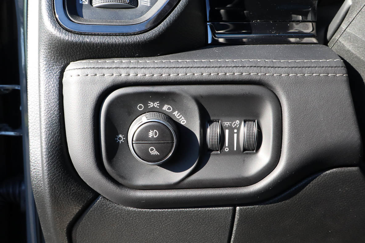 New 2026 RAM 3500 Limited AWD/4WD image 16