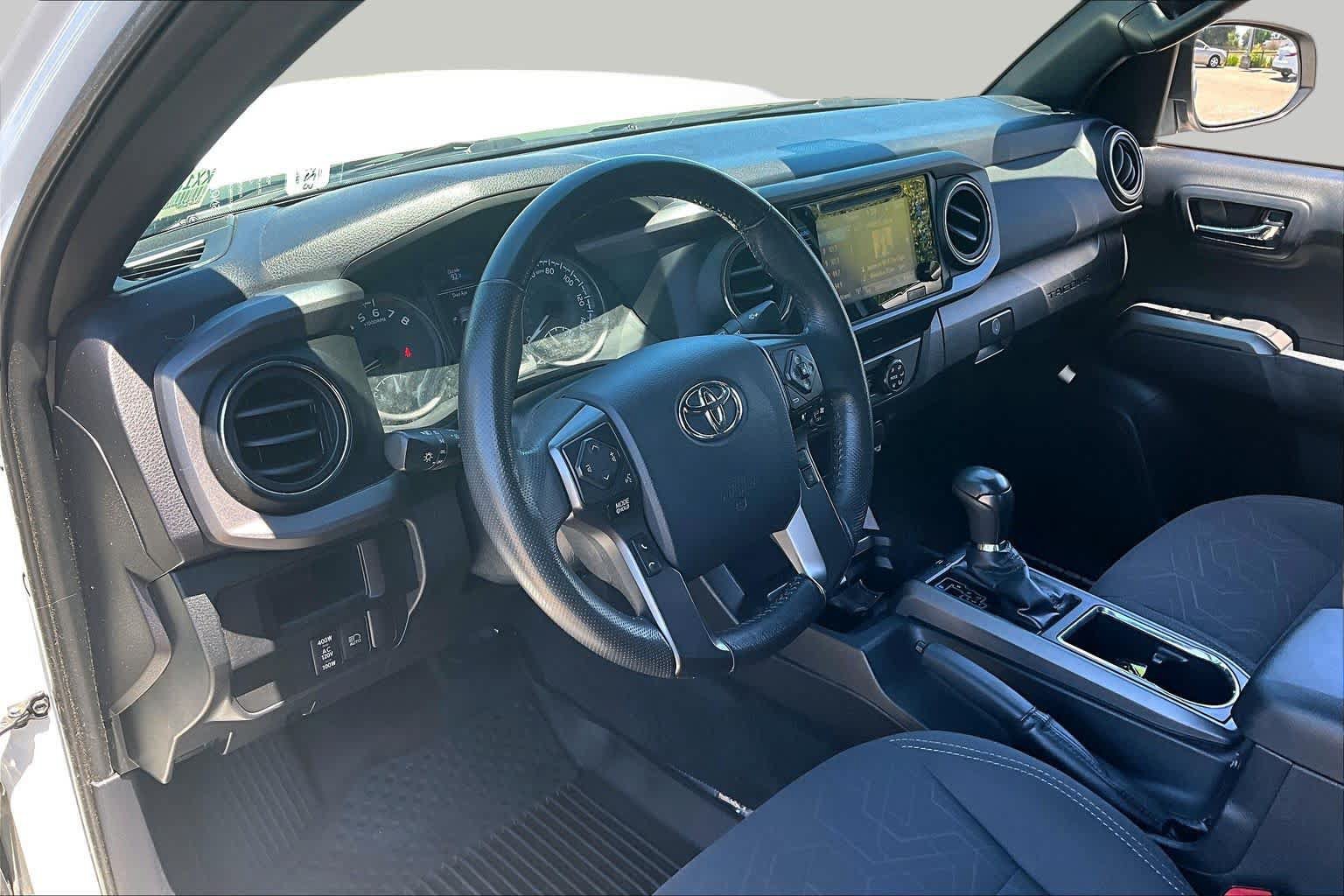Certified 2019 Toyota Tacoma TRD Off-Road AWD/4WD image 17